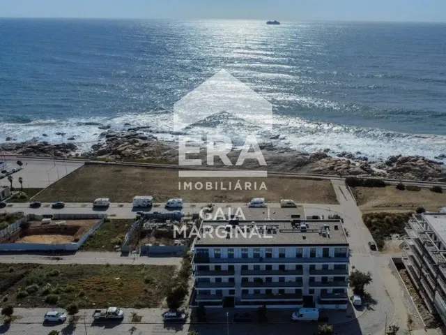 Küche; küchengeräte, holzboden, tageslicht, moderner stil