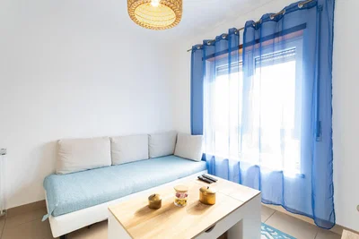 Salon; parquet, lumière naturelle, style moderne