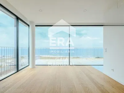 Küche; küchengeräte, holzboden, tageslicht, moderner stil