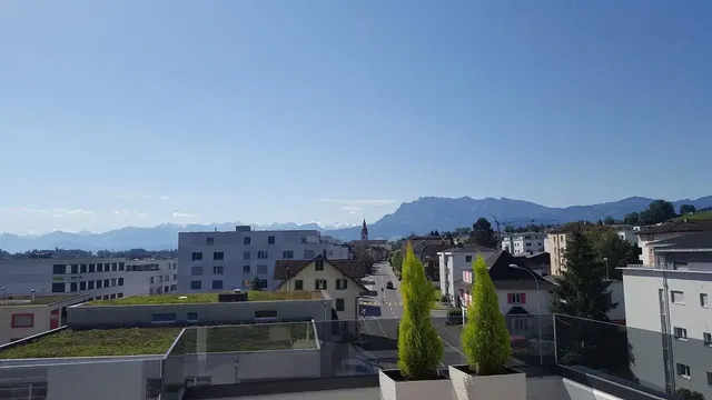 Soggiorno; pavimento in legno, luce naturale, stile moderno