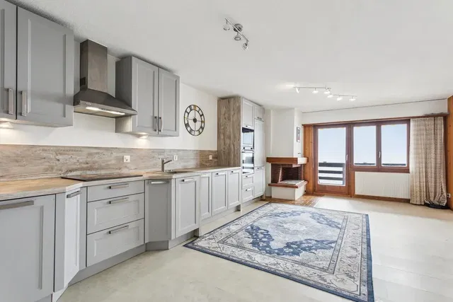 Wohnzimmer; holzboden, tageslicht, moderner stil