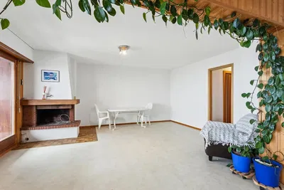 Cucina; elettrodomestici, pavimento in legno, luce naturale, stile moderno