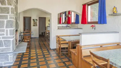 Küche; küchengeräte, holzboden, tageslicht, moderner stil