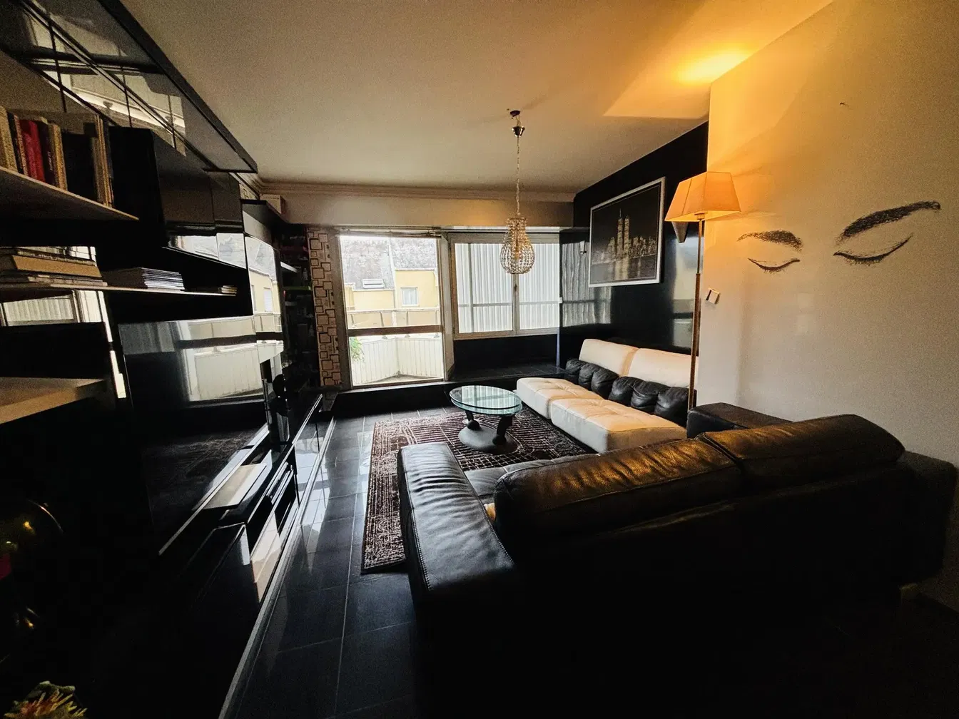 Living room; wood floor, natural light, modern style