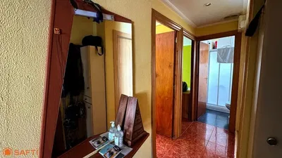 Soggiorno; pavimento in legno, luce naturale, stile moderno