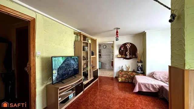 Cucina; elettrodomestici, pavimento in legno, luce naturale, stile moderno