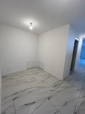 Cucina; elettrodomestici, pavimento in legno, luce naturale, stile moderno