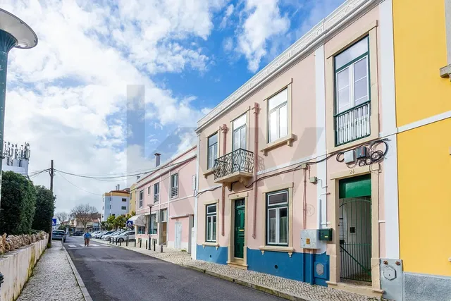 Küche; küchengeräte, holzboden, tageslicht, moderner stil