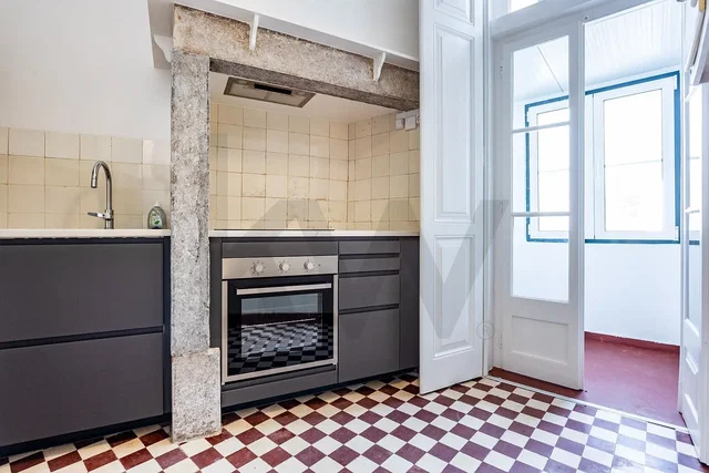 Küche; küchengeräte, holzboden, tageslicht, moderner stil