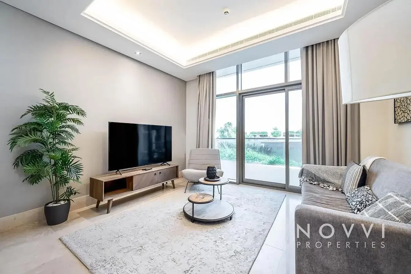 Cucina; elettrodomestici, pavimento in legno, luce naturale, stile moderno