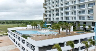 Salon; parquet, lumière naturelle, style moderne