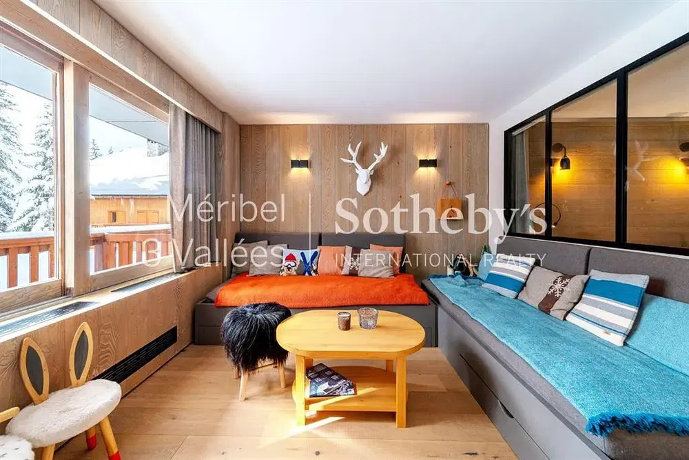 Küche; küchengeräte, holzboden, tageslicht, moderner stil