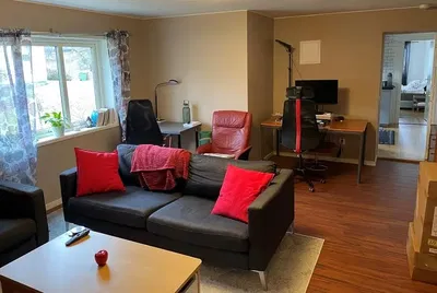 Cuisine; électroménager, parquet, lumière naturelle, style moderne