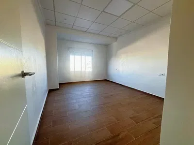 Cucina; elettrodomestici, pavimento in legno, luce naturale, stile moderno