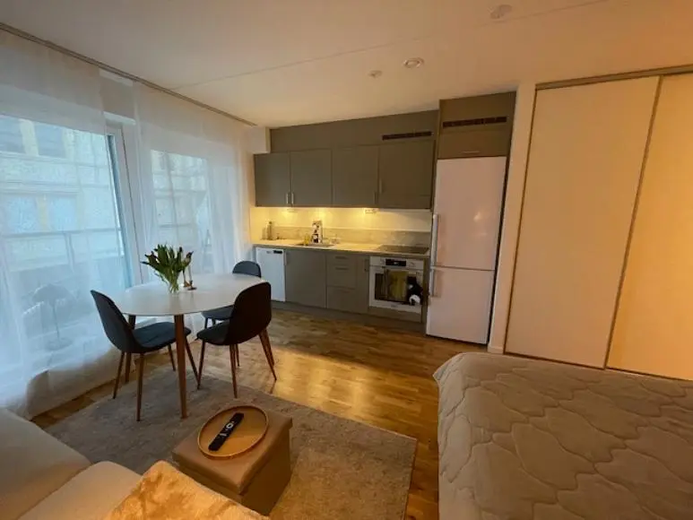Salon; parquet, lumière naturelle, style moderne
