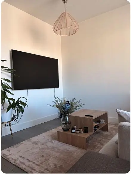 Cuisine; électroménager, parquet, lumière naturelle, style moderne