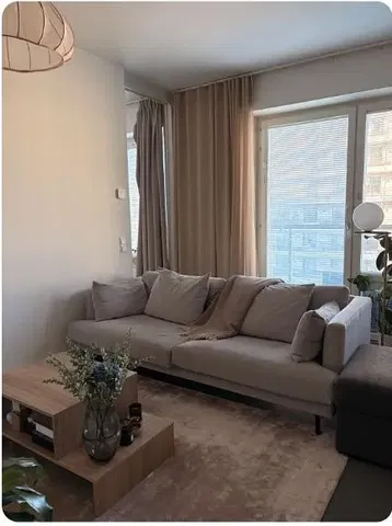 Cuisine; électroménager, parquet, lumière naturelle, style moderne