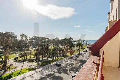 Küche; küchengeräte, holzboden, tageslicht, moderner stil