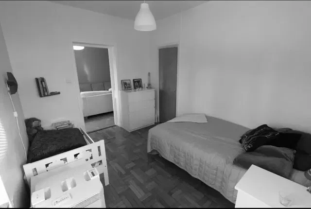 Cuisine; électroménager, parquet, lumière naturelle, style moderne