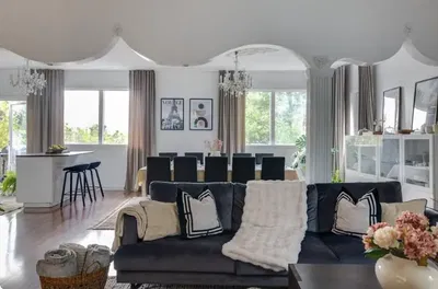 Cuisine; électroménager, parquet, lumière naturelle, style moderne