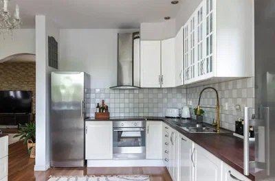 Cuisine; électroménager, parquet, lumière naturelle, style moderne