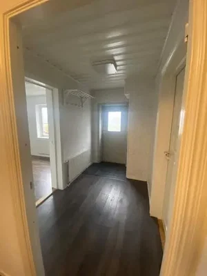 Cuisine; électroménager, parquet, lumière naturelle, style moderne