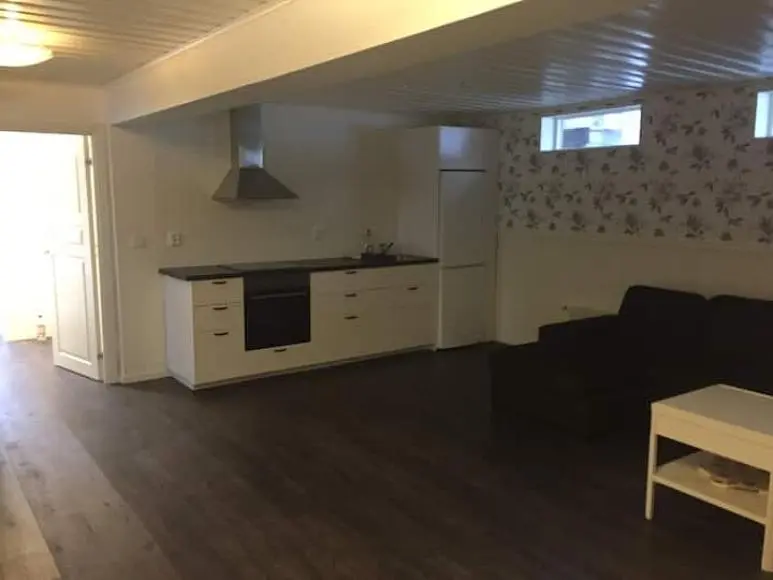 Cuisine; électroménager, parquet, lumière naturelle, style moderne