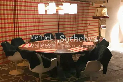 Wohnzimmer; holzboden, tageslicht, moderner stil