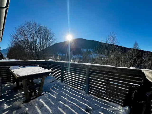 Küche; küchengeräte, holzboden, tageslicht, moderner stil