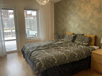 Cuisine; électroménager, parquet, lumière naturelle, style moderne