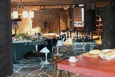 Küche; küchengeräte, holzboden, tageslicht, moderner stil