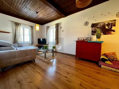 Küche; küchengeräte, holzboden, tageslicht, moderner stil