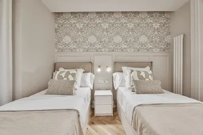 Cozinha; eletrodomésticos, chão de madeira, luz natural, estilo moderno