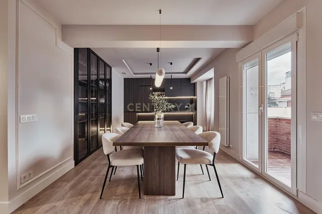 Küche; küchengeräte, fliesenboden, tageslicht, moderner stil