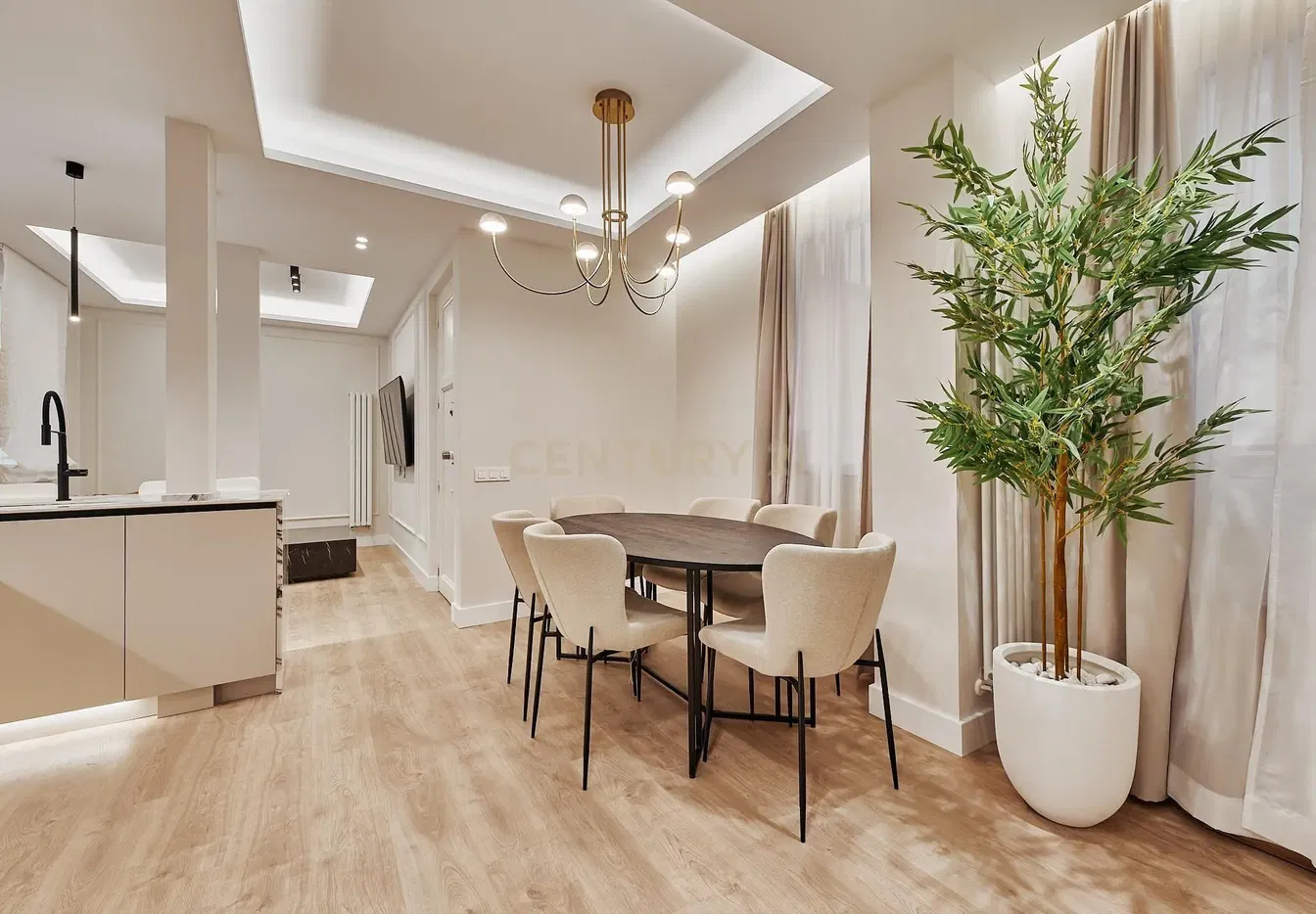 Wohnzimmer; holzboden, tageslicht, moderner stil