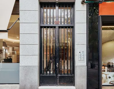 Küche; küchengeräte, holzboden, tageslicht, moderner stil