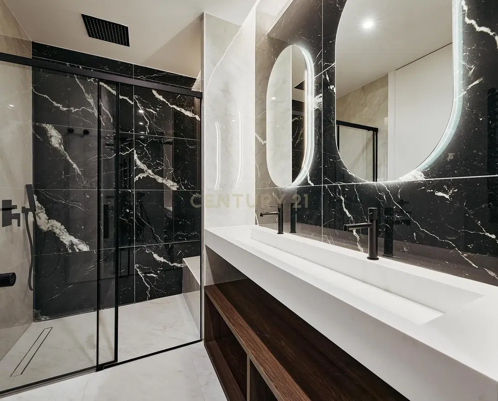 مطبخ; أجهزة المطبخ, أرضية خشبية, ضوء طبيعي, أسلوب عصري