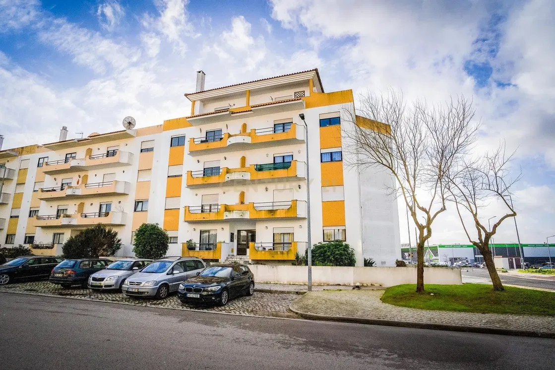 Küche; küchengeräte, holzboden, tageslicht, moderner stil