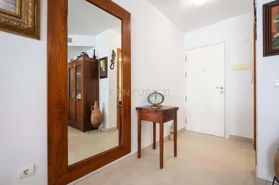 Дневна соба; дрвени под, природно светло, модерни стил