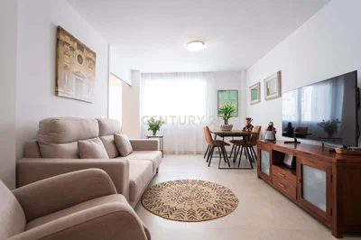 Mutfak; mutfak aletleri, ahşap zemin, doğal ışık, modern stil