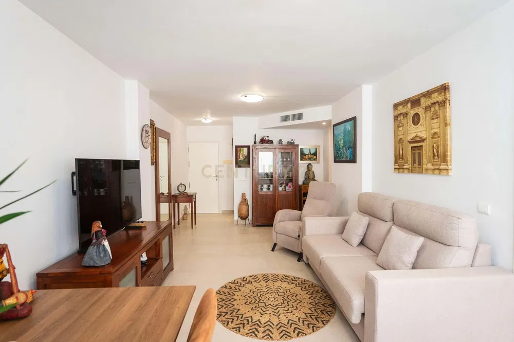 Кухиња; кухињски апарати, плочице, природно светло, модерни стил