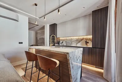 Küche; küchengeräte, holzboden, tageslicht, moderner stil