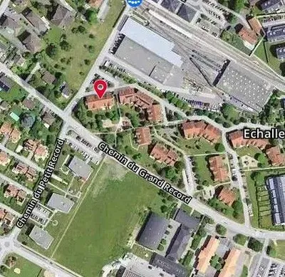 Küche; küchengeräte, holzboden, tageslicht, moderner stil