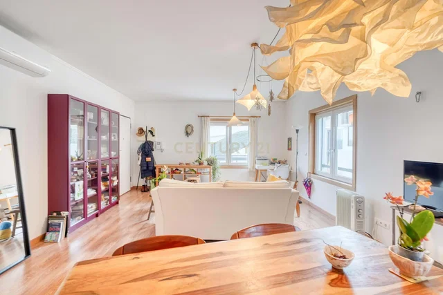 Küche; küchengeräte, holzboden, tageslicht, moderner stil