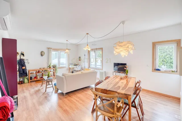 Wohnzimmer; holzboden, tageslicht, moderner stil