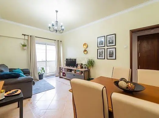 مطبخ; أجهزة المطبخ, أرضية خشبية, ضوء طبيعي, أسلوب عصري