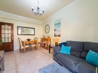 مطبخ; أجهزة المطبخ, أرضية خشبية, ضوء طبيعي, أسلوب عصري
