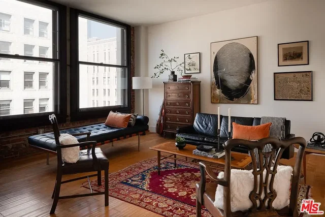 Cuisine; électroménager, parquet, lumière naturelle, style moderne