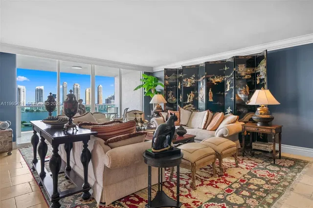 Дневна соба; дрвени под, природно светло, модерни стил