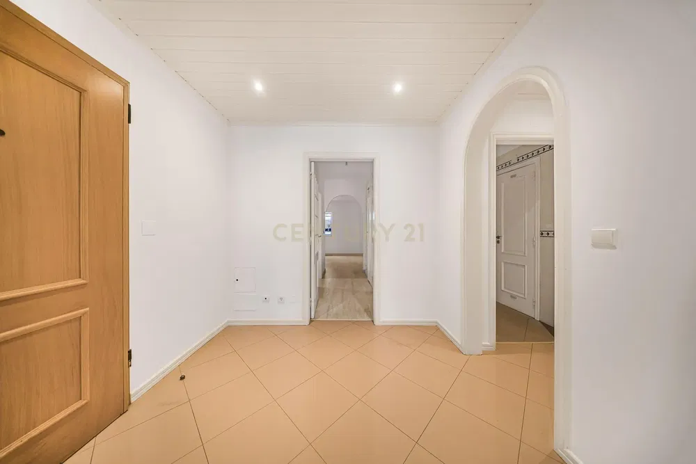 Wohnzimmer; holzboden, tageslicht, moderner stil